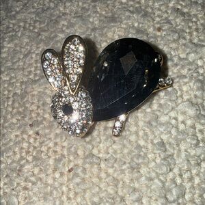 🐰 Crystal Bunny Brooch – Black Stone & Rhinestone Detail | Never Worn